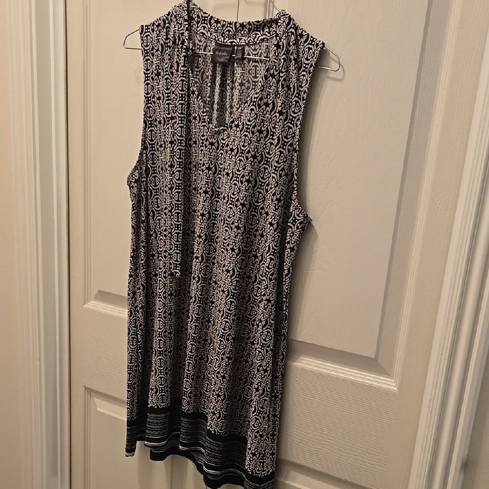 Black and White Sleeveless Top